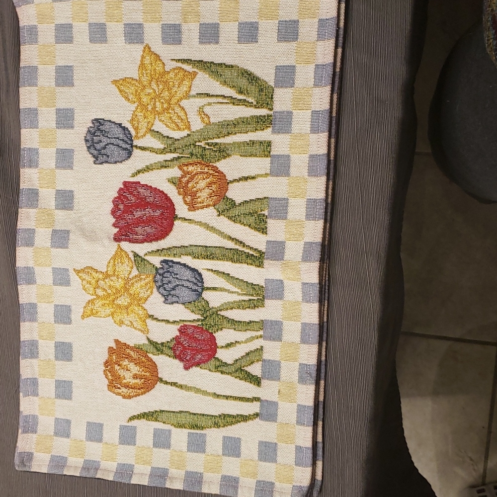 Set of 4 machine embroidered placemats GUC